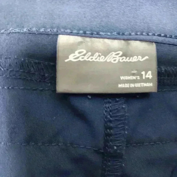 Eddie Bauer Cargo pocket ladies shorts. Size 14 - Picture 3 of 6
